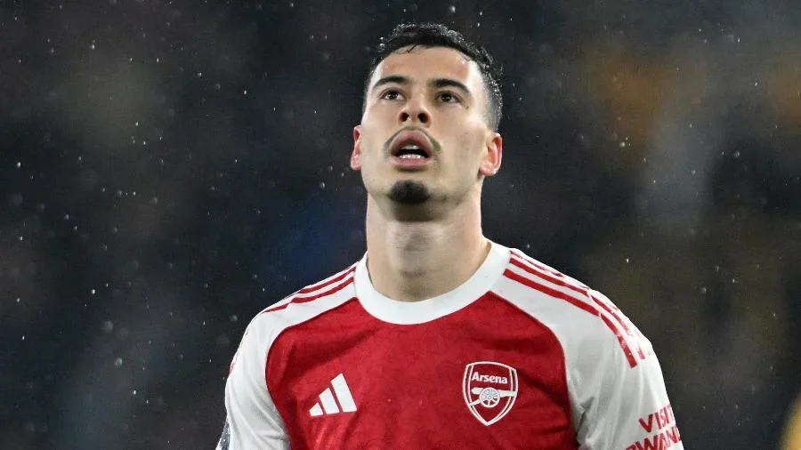 Martinelli se lamenta durante Wolverhampton x Arsenal, jogo do Campeonato Inglês